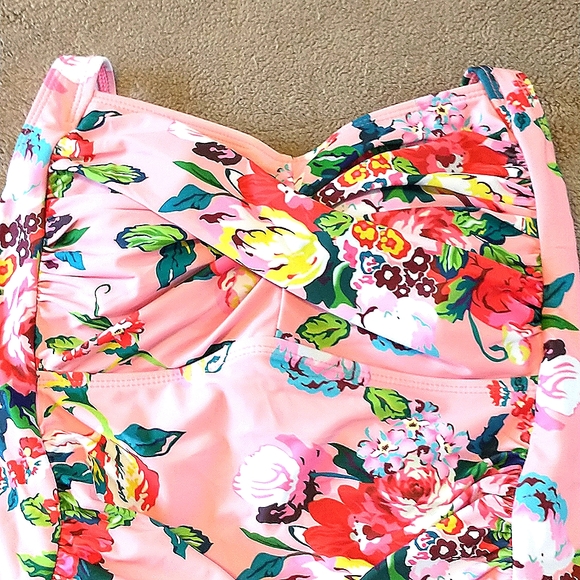 Women's One Piece Swimsuit Large - Picture 2 of 5